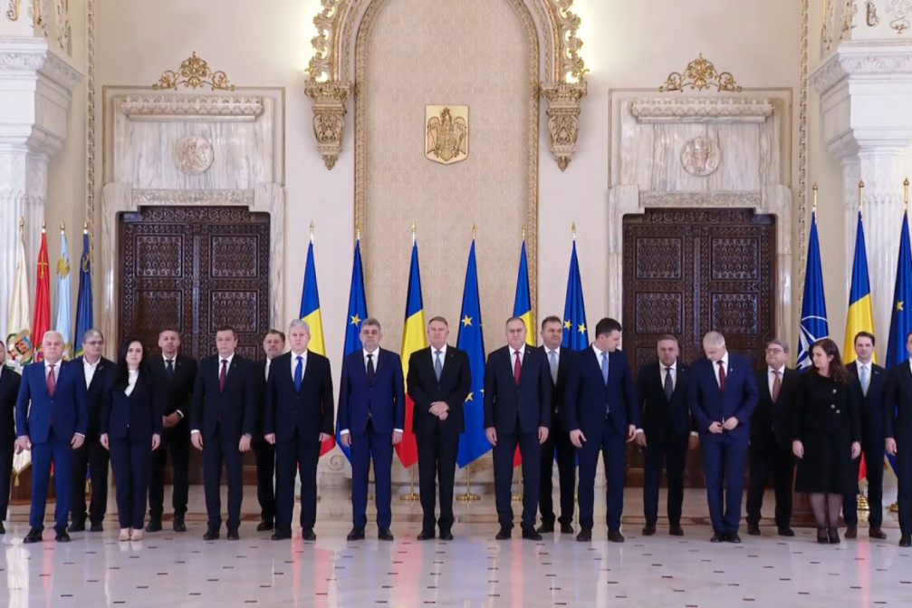 PSD și PNL ne împing în colaps financiar: Standard&Poor’s a retrogradat ratingul de țară de la „stabil“ la „negativ“, avertizând că există riscul să ajungem la „junk“, adică „gunoi“