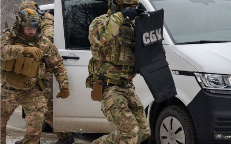 Barbarie: rușii au șantajat o ucraineancă de 14 ani cu pozele intime furate din telefonul ei. Minora urma să moară în atacul terorist