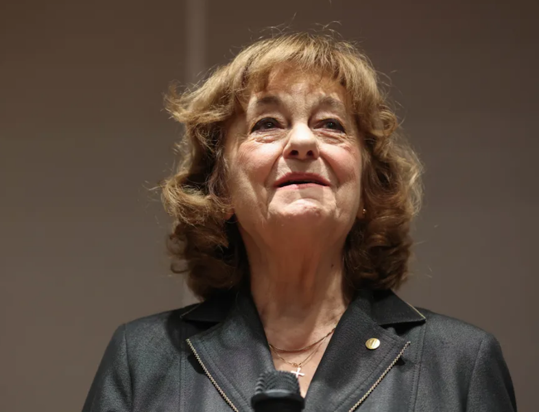 Ana Blandiana votează „singura soluţie decentă şi logică”; „asupra sa se revarsă valuri de ură”