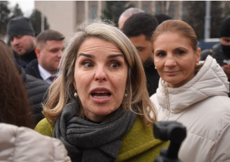 VIDEO. O rușine a ortodoxiei: preotul din Buftea, Mihai Niță, care a tras clopotul pentru „sfântul” Călin Georgescu – „un președinte”. Niță e vechi susținător al taberei extremiste, anti-vaccinist, conspiraționist
