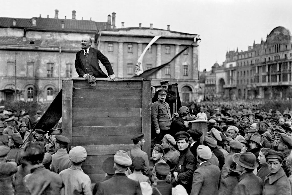 Lenin ține un discurs în Moscova (mai 1920). Sursa foto: Wikipedia