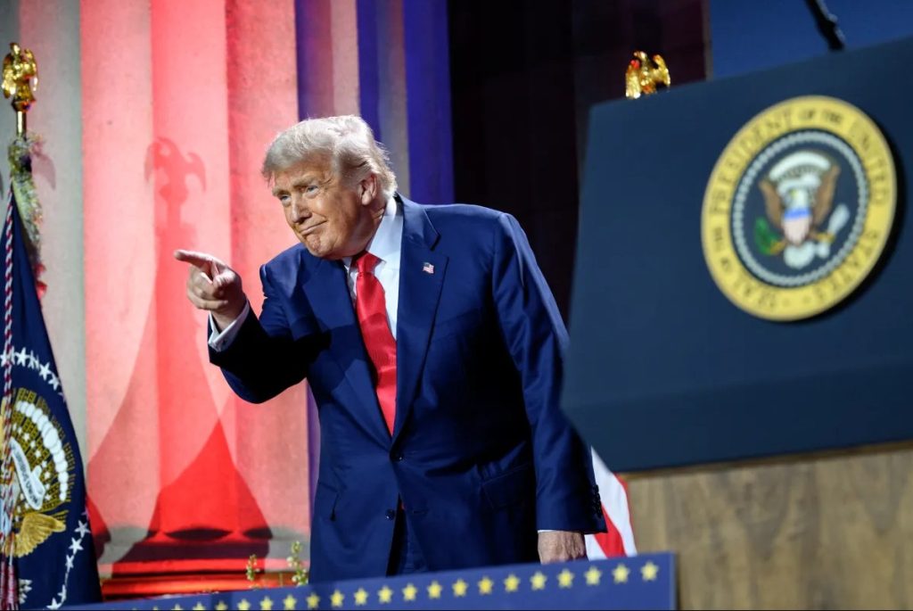 Președintele Donald Trump - o eroare sinistră a democrației americane. Sursa foto: The White House