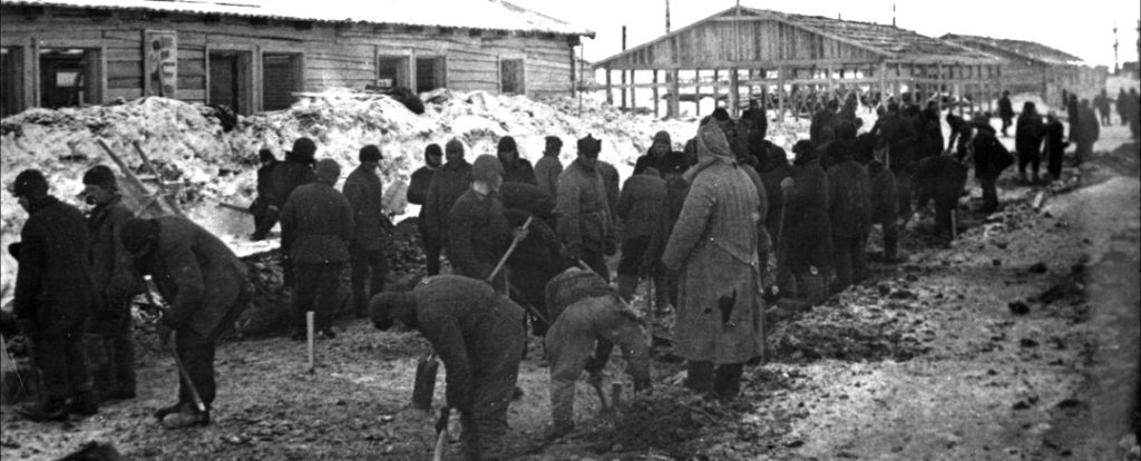 „Dușmani de clasă” la muncă într-o colonie penitenciară a Gulagului. Sursa: наша история