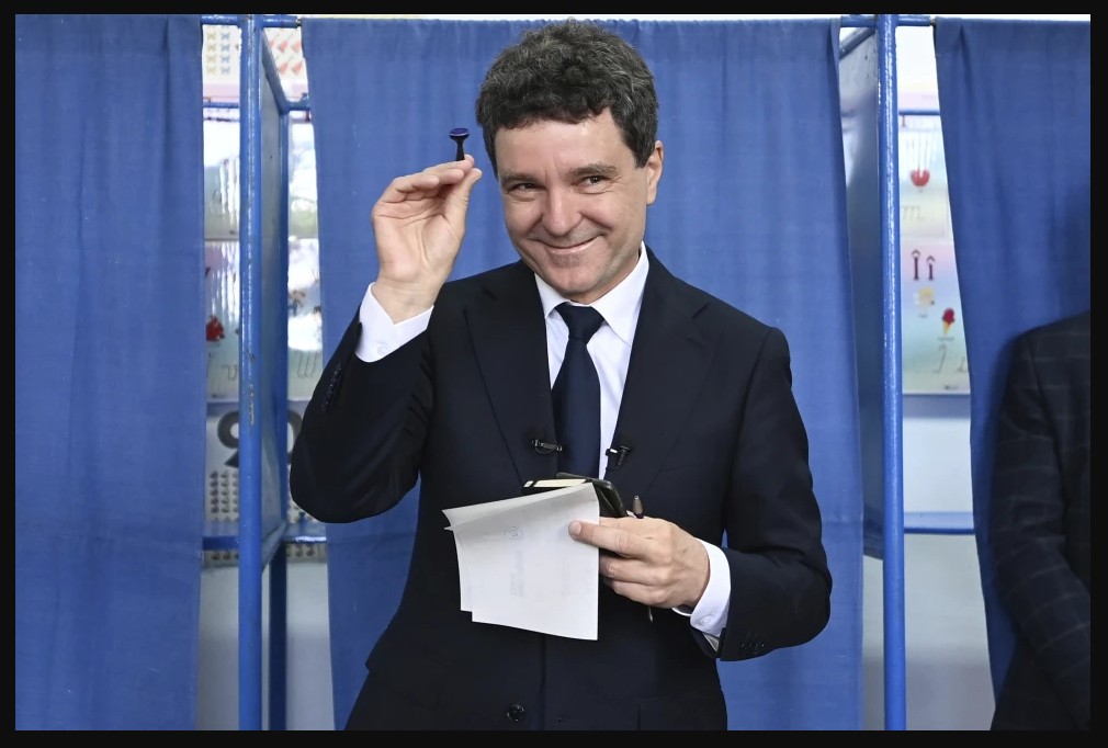 Bizarele opțiuni geopolitice ale lui Nicușor Dan. De ce n-a fost la Davos și la München? De ce s-a dus la șușaneaua lui Trump? A fost luat ostatic de un grup ocult de interese geopolitice?