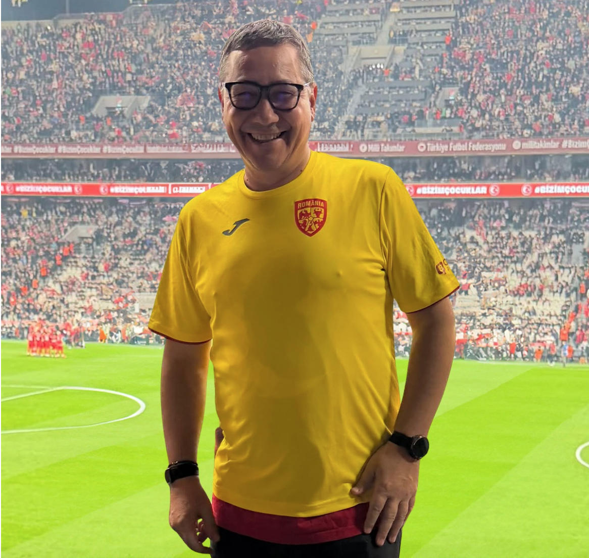 Ponta a susținut de fațadă România. Pe dedesubt avea tricoul Turciei! Apoi… kendisini eleştiren Rumenleri gücendirdi!