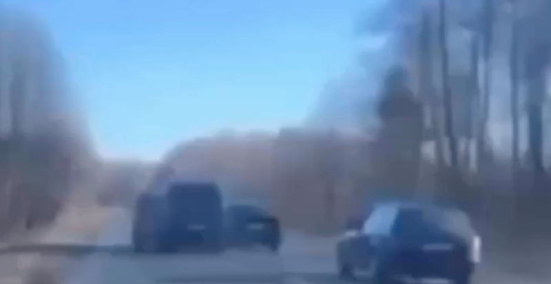 Un ucrainean luat „cu arcanul”, să fie trimis pe front, a fost eliberat după o urmărire ca-n filme, cu 7 mașini contra unei dube!