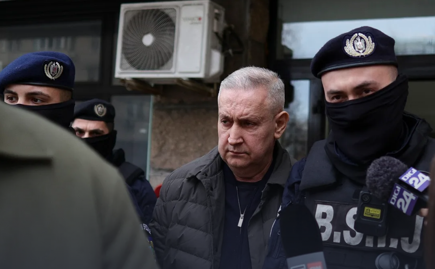 A fost arestat șeful-de-șpăgi al lui Grindeanu! Cristian Anton ținea 500.000 de euro în dulap, într-o cutie de pantofi. Liderul PSD tremură: dacă vorbește fostul său șef de cabinet, cu care „lucrează” de două decenii, de la Timișoara?!