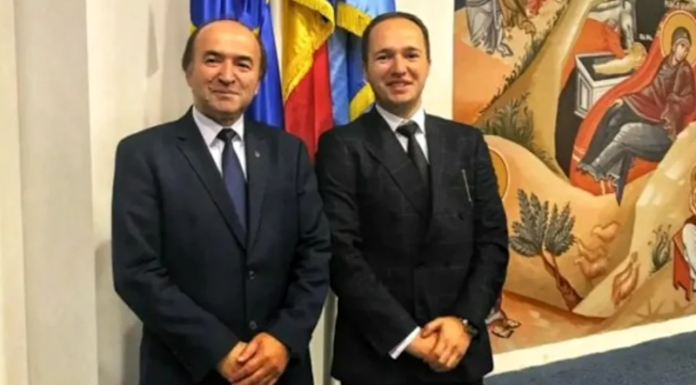 Sinistra familie a lui Tudorel Toader: tatăl – violator al Justiției; fiul – violator de studente. Beizadeaua a fost arestată preventiv, pentru 11 infracțiuni. Toader-junior a devenit profesor în mod abuziv, în universitatea condusă de tatăl său